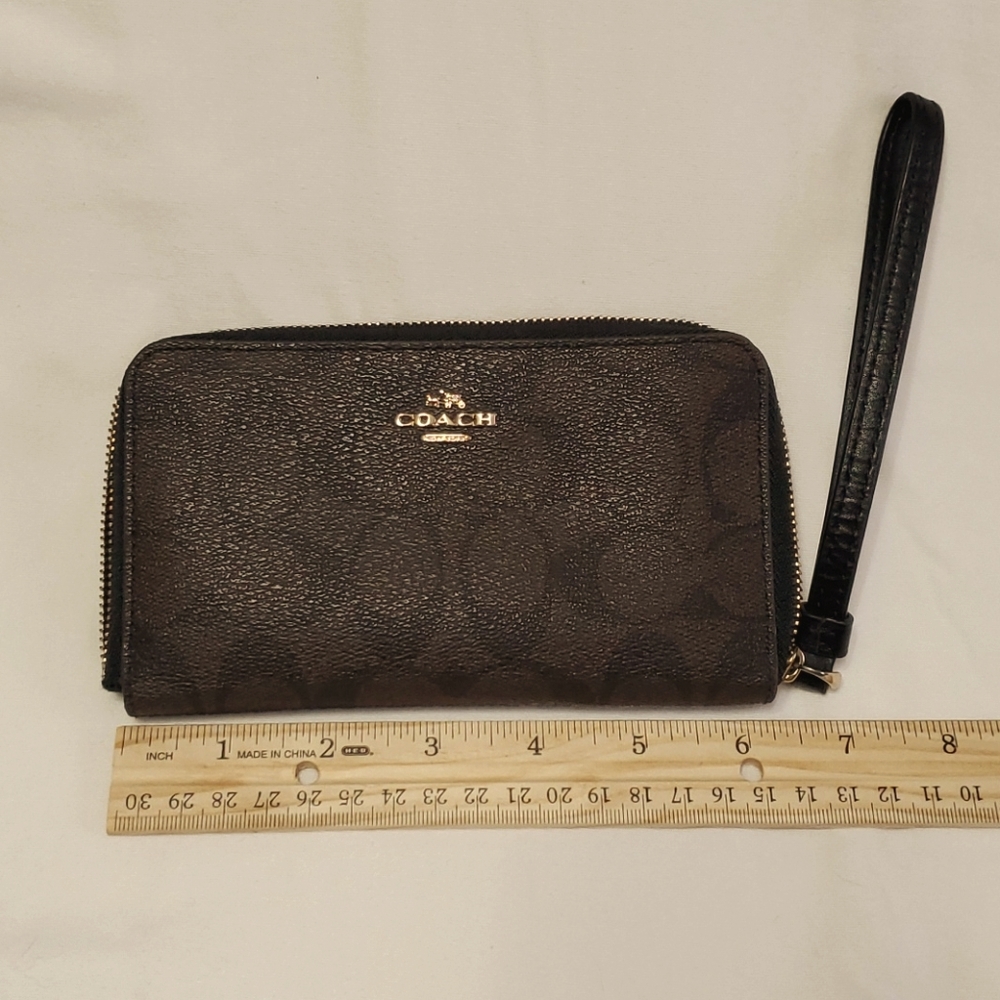 Coach wallet with wristlet handle